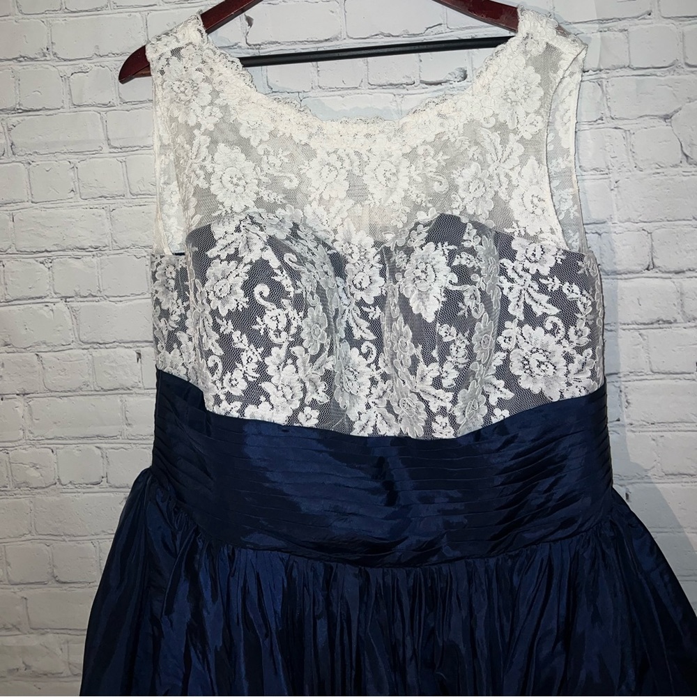 Lanting Bride Dark Blue & White Floral Fluffy Wedding Bridesmaids dress size XL - Picture 2 of 10